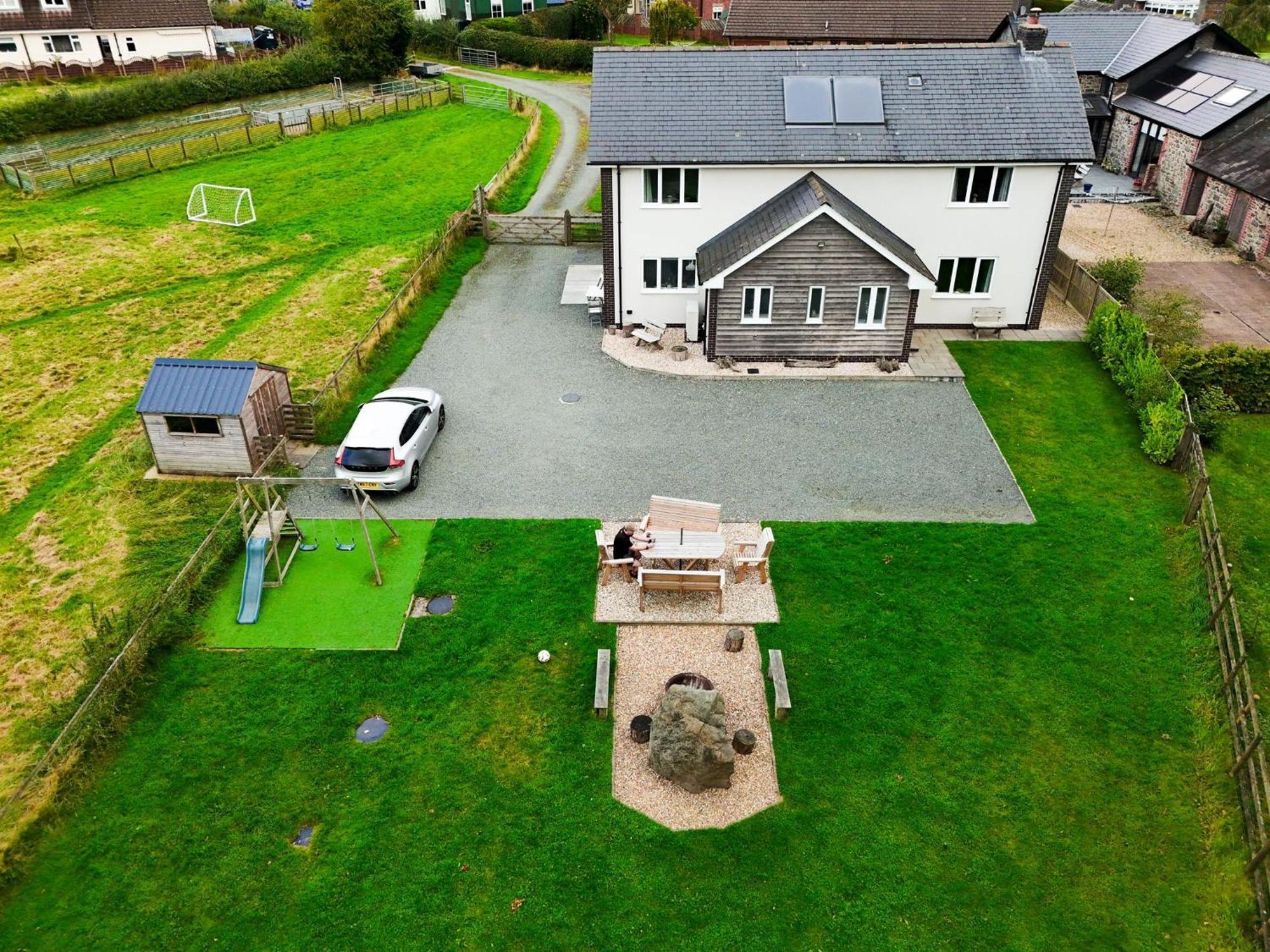 Maen Llwyd Villa Llanyre Buitenkant foto